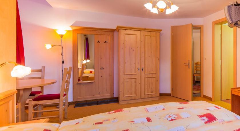 Familienhotel Garni Sporting Bettmeralp Szoba fotó